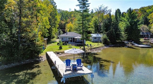 Cottagerentals247.com Inc.   - 379 Bay Lake  $2500 Sum wk image 0