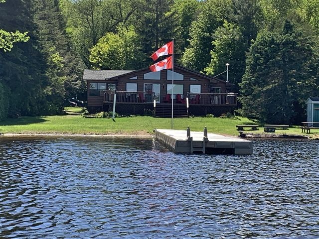 Cottagerentals247.com Inc.   - 475 Baptiste Lake $4000/wk Sum image 0
