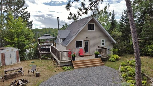 Cottagerentals247.com Inc.   - 490 Lake St Peter $2100/wk Sum image 0
