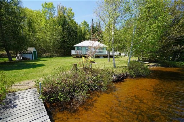Cottagerentals247.com Inc.   - 513 Baptiste Lake $1400/wk Sum image 0